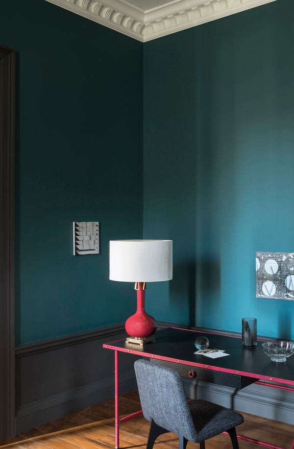 Interior pintado com Paint & Paper Library Acqua Viva No. 122
