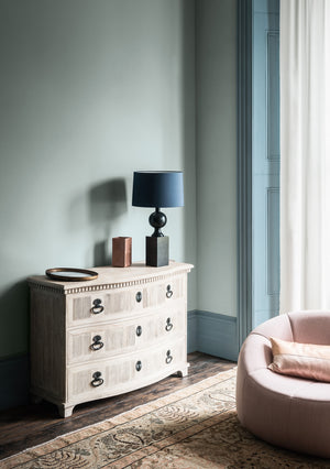 Interior pintado com Paint & Paper Library Bluebird No. 651