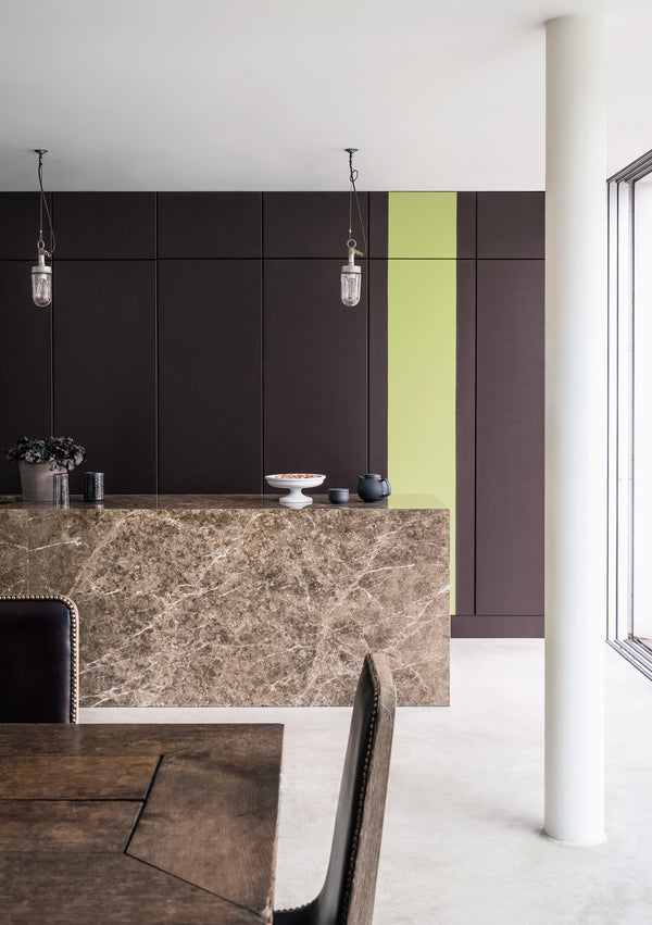 Interior pintado com Paint & Paper Library Copper Beech No. 314
