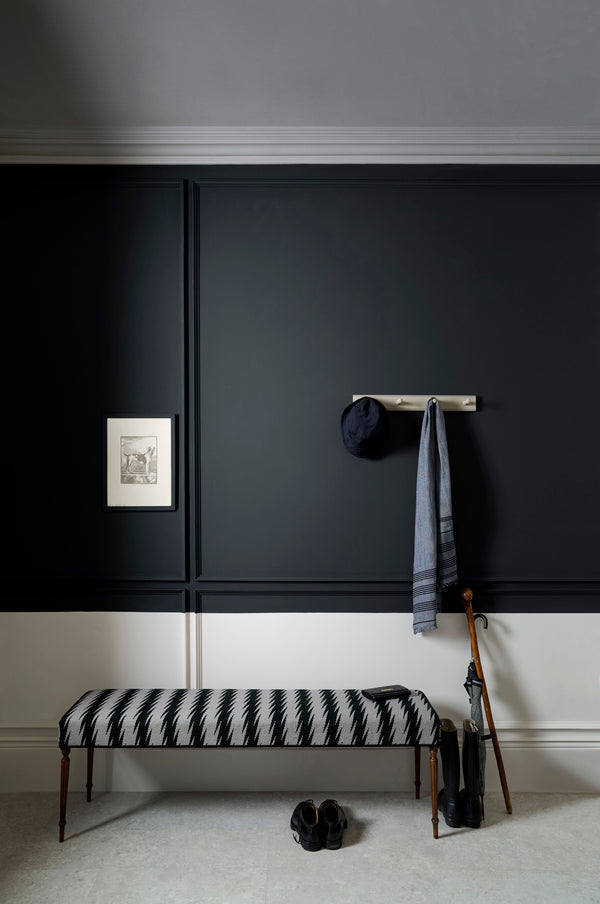 Interior pintado com Paint & Paper Library Kohl No. 124