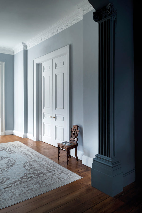 Interior pintado com Paint & Paper Library Lead III No. 683