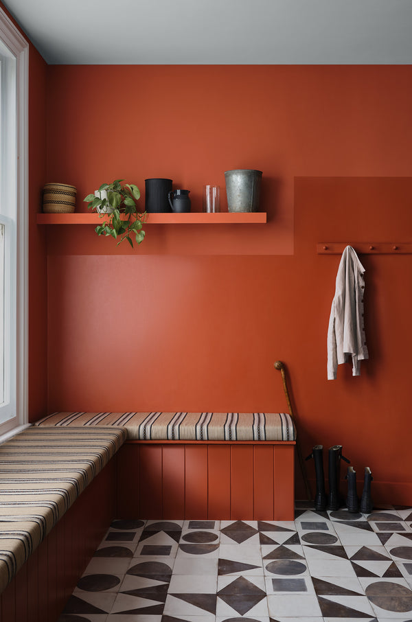 Interior pintado com Paint & Paper Library Lead III No. 683