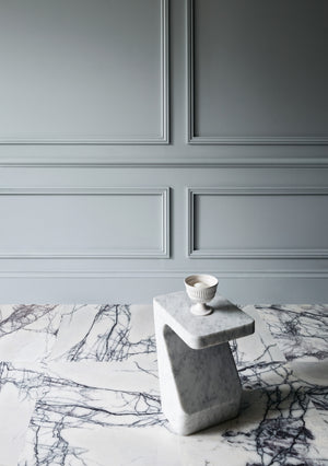 Interior pintado com Paint & Paper Library Lead V No. 685