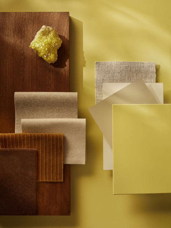 Interior pintado com Paint & Paper Library Peruvian Yellow No. 710