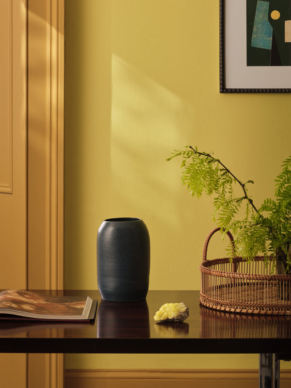 Interior pintado com Paint & Paper Library Peruvian Yellow No. 710