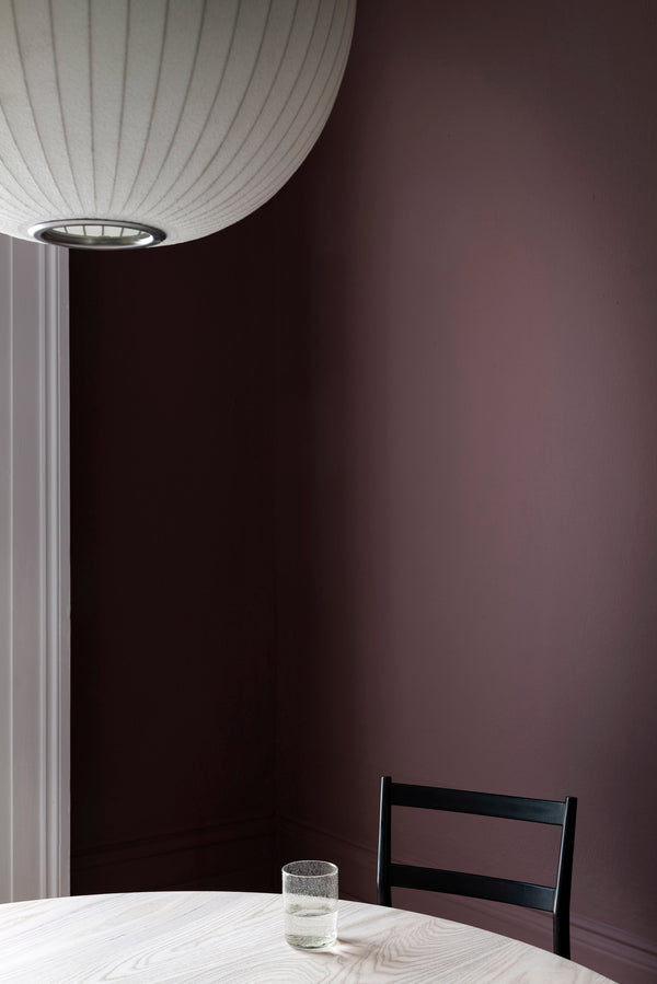 Interior pintado com Paint & Paper Library Plum Brandy No. 341