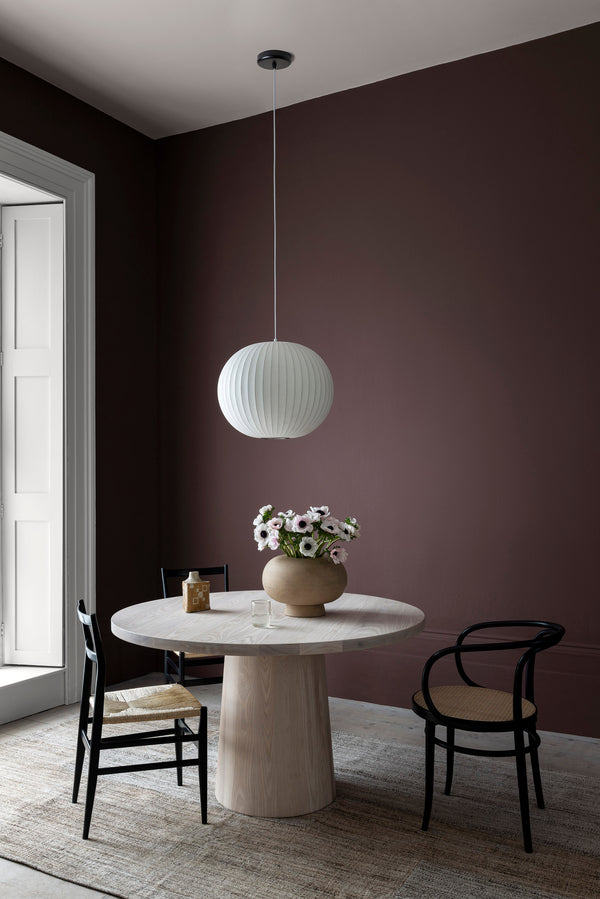 Interior pintado com Paint & Paper Library Plum Brandy No. 341