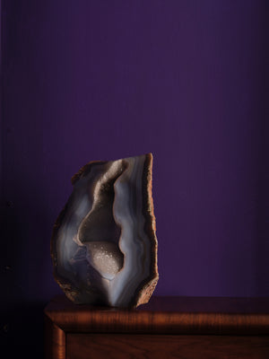 Interior pintado com Paint & Paper Library Purple Azurite No. 715