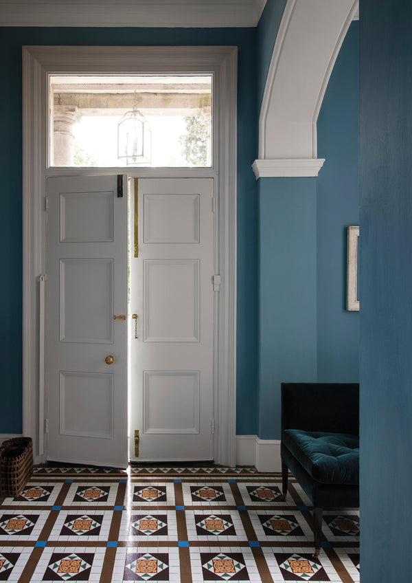 Interior pintado com Paint & Paper Library Salt I No. 331