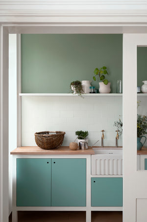 Interior pintado com Paint & Paper Library Salvia No. 596