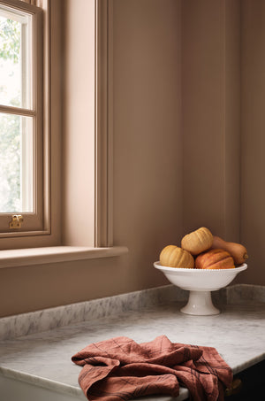 Interior pintado com Paint & Paper Library Scarlet 'n' Rust No. 316