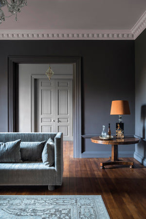 Interior pintado com Paint & Paper Library Squid Ink No. 698