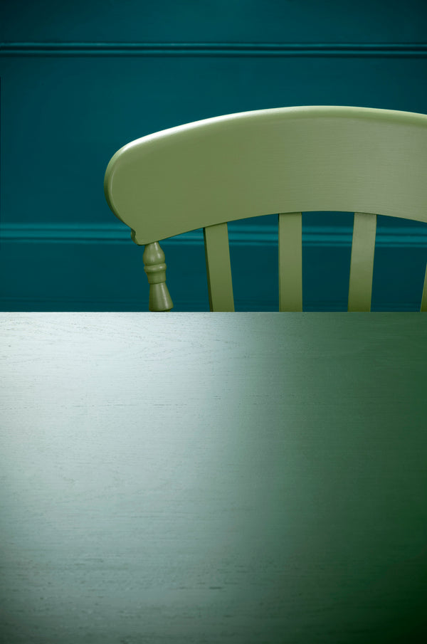 Interior pintado com Paint & Paper Library Stable Green No. 554